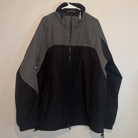 Vintage Timberland Men's Black and Gray Jacket - Picture 8 of 11